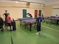Enzo Gressier au service qui menera jusqu'a 2 sets a 0 contre Pierre Gillot mais s'inclinera a la belle